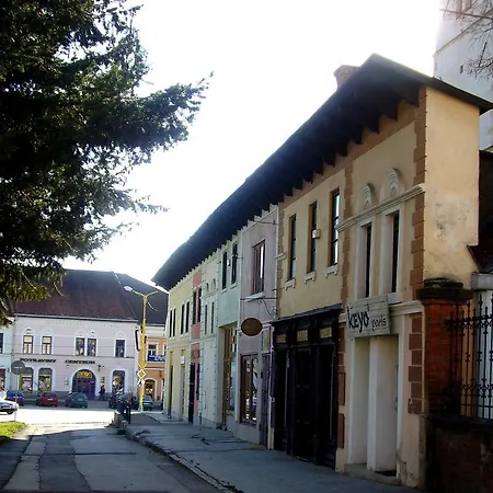 Farebny Penzion Krasnohorske Podhradie