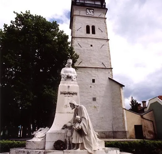 Farebny Penzion Krásnohorské Podhradie