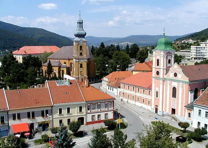 게스트하우스 Farebny Penzion Krásnohorské Podhradie